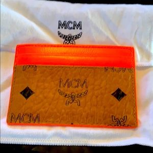 McM card holder